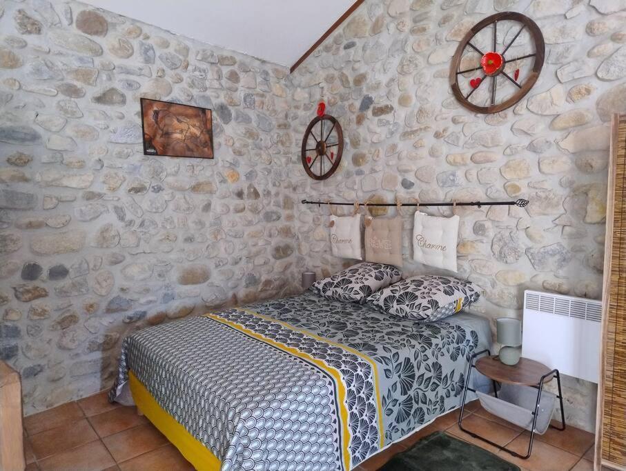 Holiday home Lou Caladou En Pierre Avec Bain A Remous Vallon-Pont-d'Arc