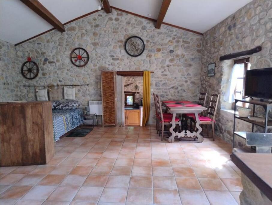 Holiday home Lou Caladou En Pierre Avec Bain A Remous *