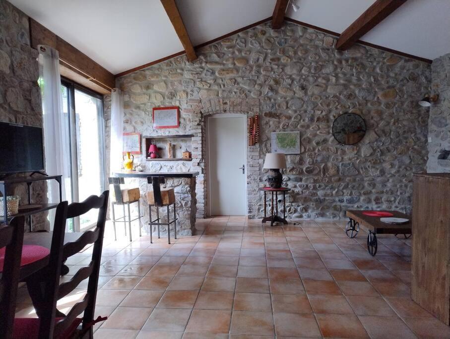 Holiday home Lou Caladou En Pierre Avec Bain A Remous *